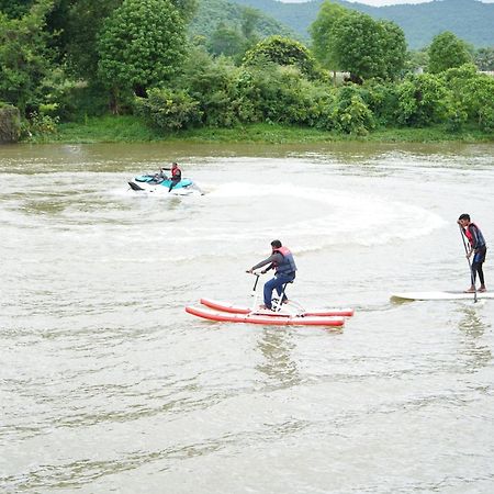 The Boat Club,Karjat Hotel Bagian luar foto