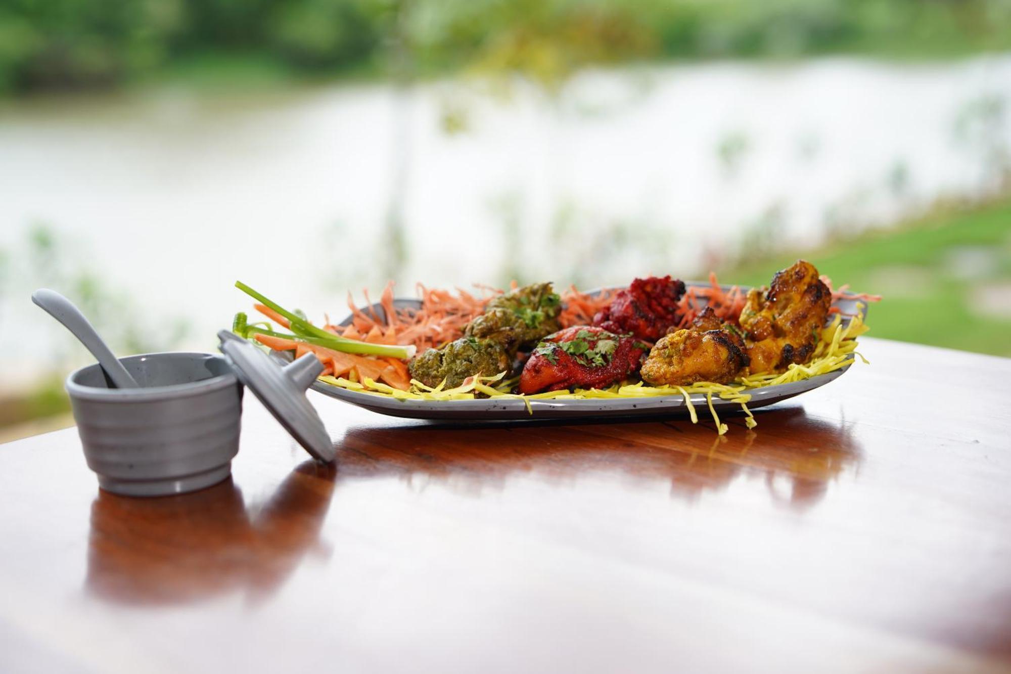 The Boat Club,Karjat Hotel Bagian luar foto