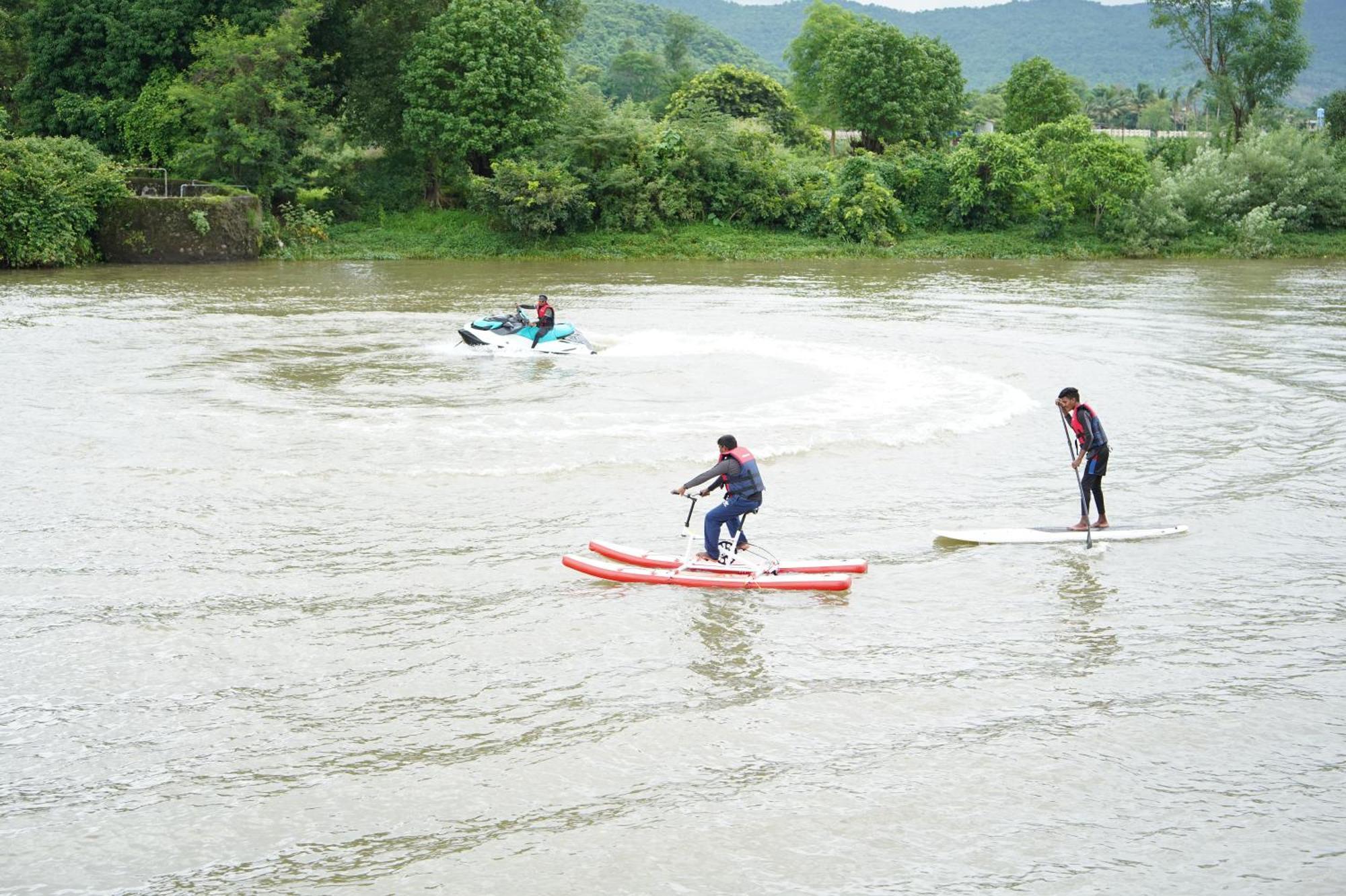 The Boat Club,Karjat Hotel Bagian luar foto