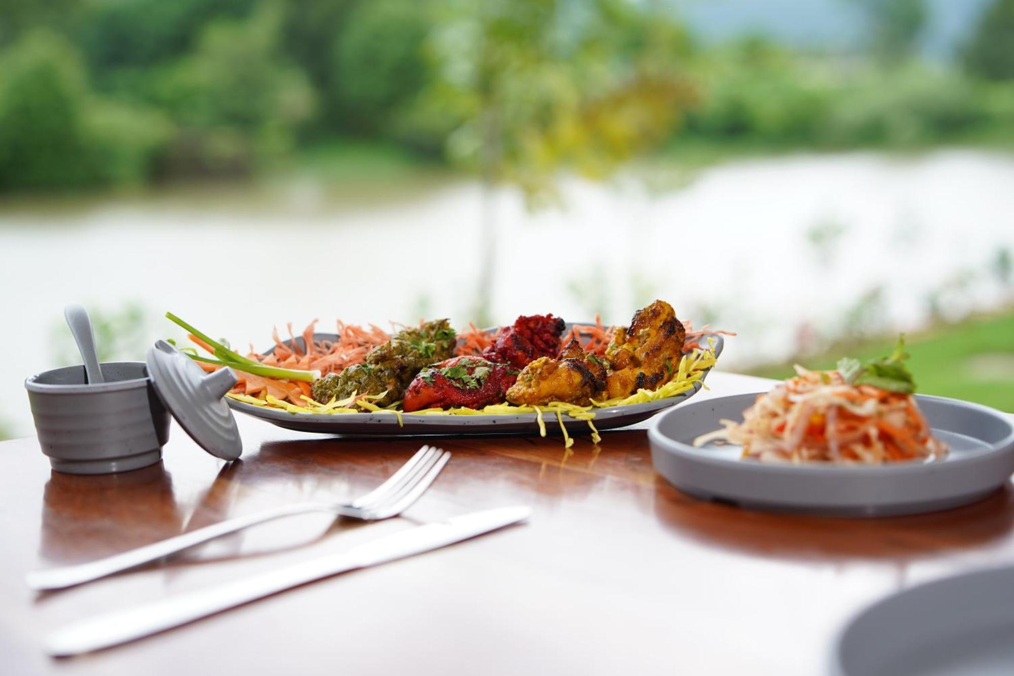 The Boat Club,Karjat Hotel Bagian luar foto
