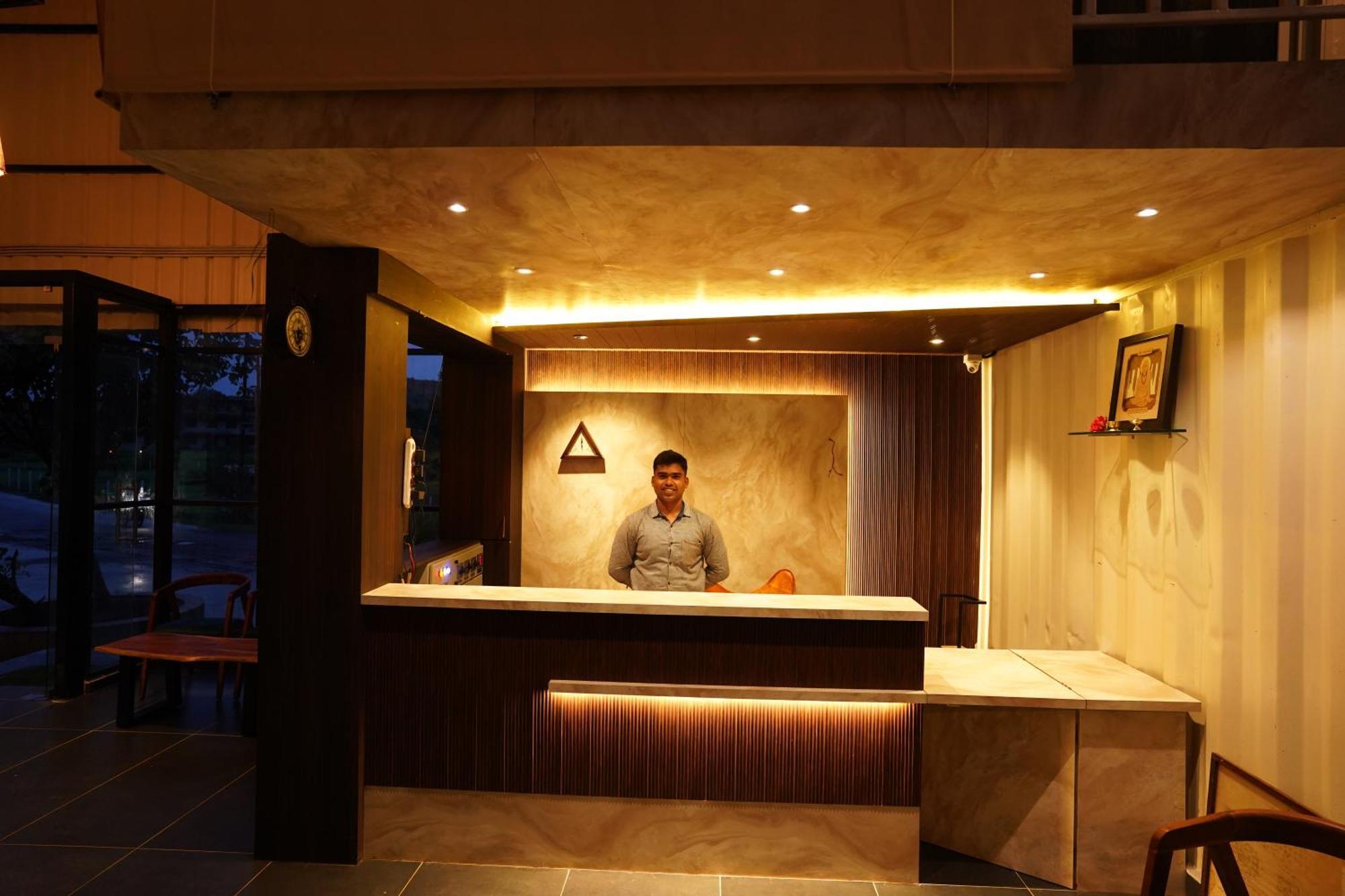 The Boat Club,Karjat Hotel Bagian luar foto