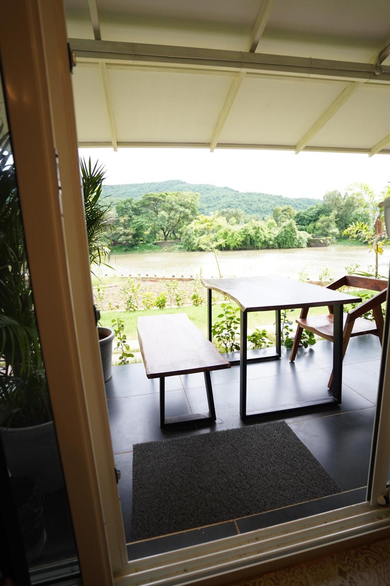 The Boat Club,Karjat Hotel Bagian luar foto